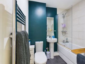 Family bathroom- click for photo gallery